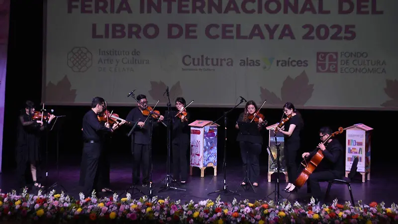 El ensamble de cuerdas de la Orquesta Filarmónica de Celaya deleitó al público con el concierto titulado “Melodías literarias, libros que inspiraron la música y el cine”.